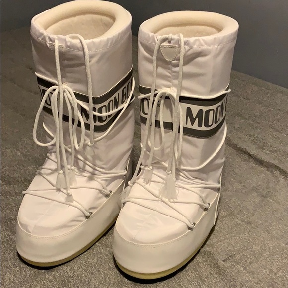 MOON BOOTS NWT - Picture 2 of 10
